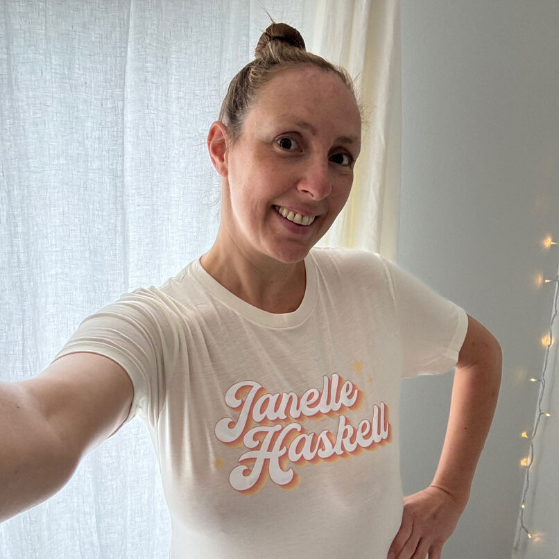 T-shirt-Janelle-Haskell